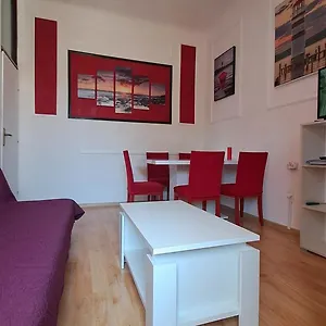 Apartment Red Blue With Private Parking And Gray Blue Pula